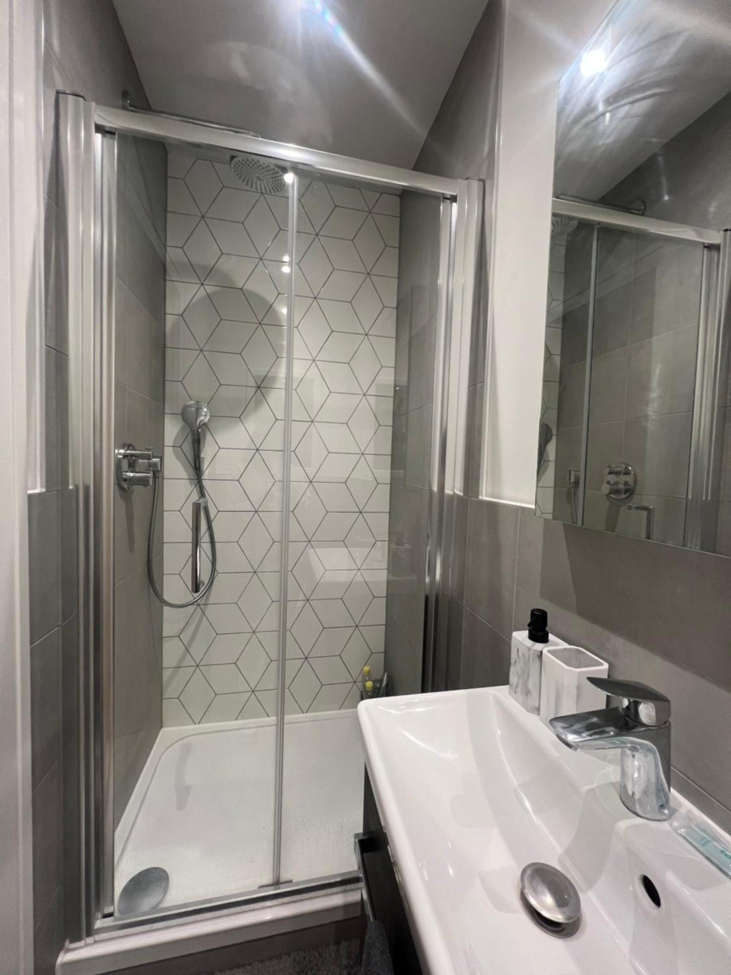 London Heathrow Airport Apartment Voyager House Terminal 12345 - Ev Electric And Parking Available! Ґіллінґдон Екстер'єр фото