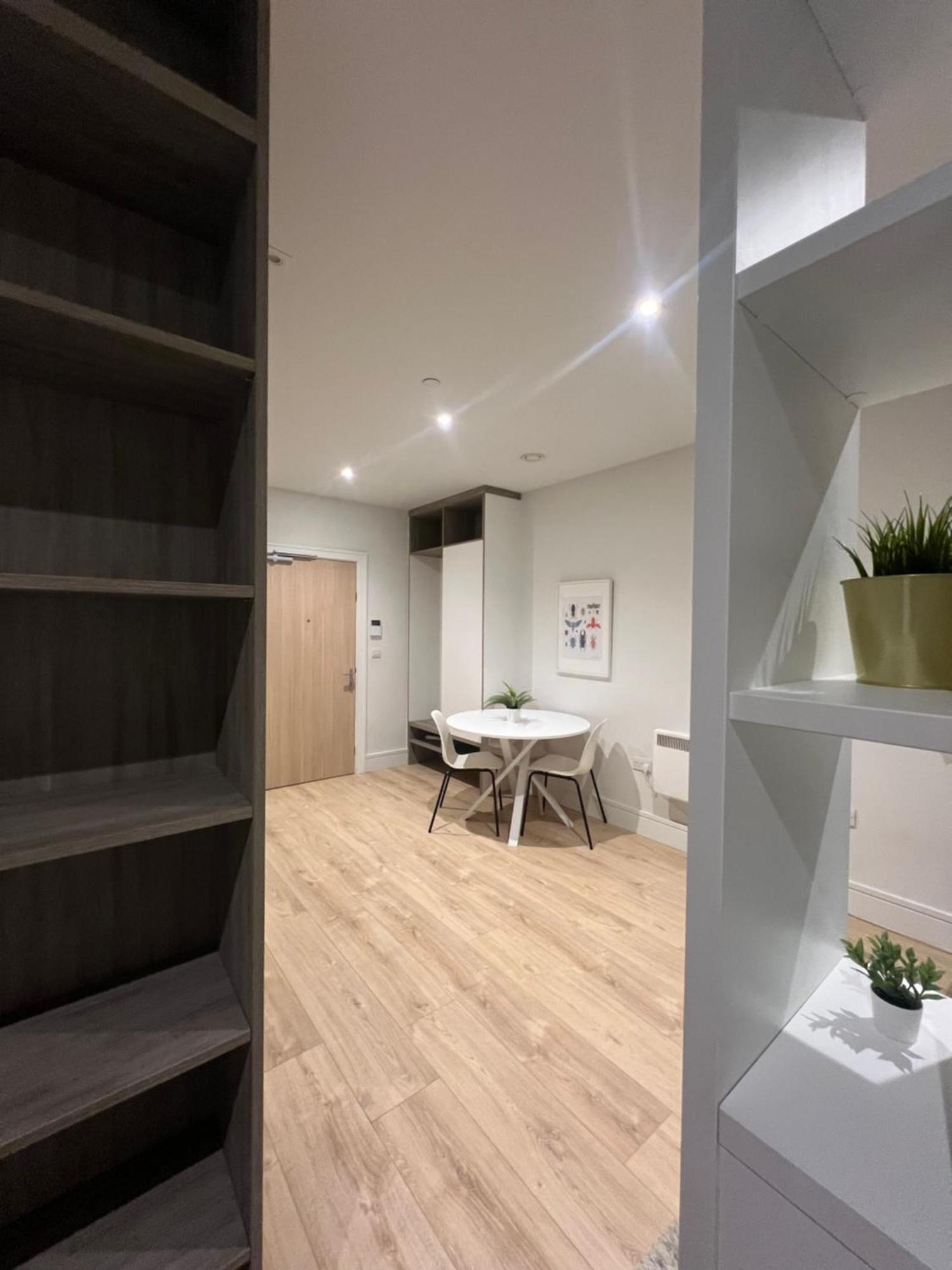London Heathrow Airport Apartment Voyager House Terminal 12345 - Ev Electric And Parking Available! Ґіллінґдон Екстер'єр фото